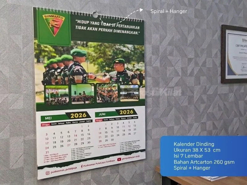 Kalender dinding 38x53 cm isi 7 lembar art carton 260 gsm dengan spiral dan hanger