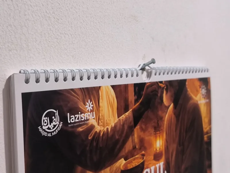 kalender satuan eksklusif artcarton 260 gsm dengan finishing spiral hanger